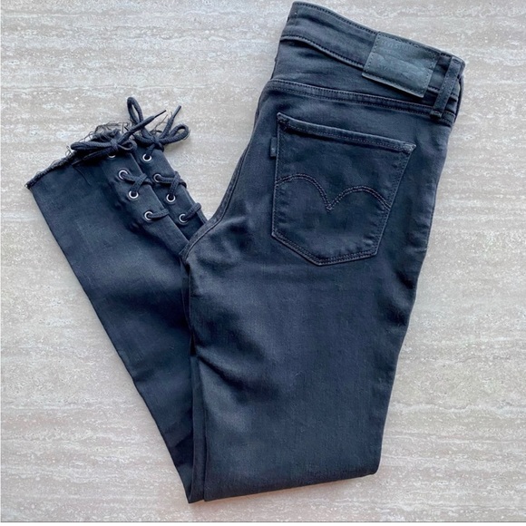 Levi’s 711 Skinny with Ankle Tie Detail Black - Picture 2 of 5
